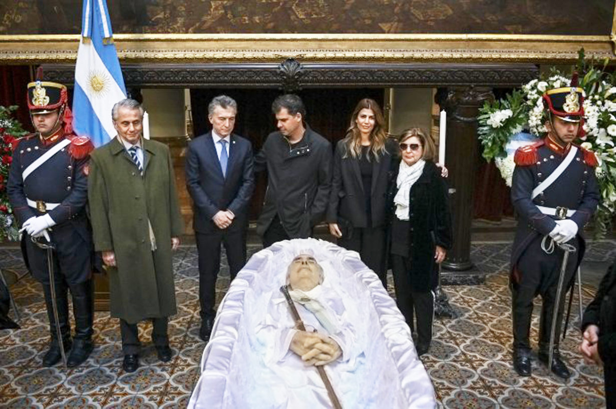 El presidente fue uno de los primeros en ingresar al Salón de Pasos ...