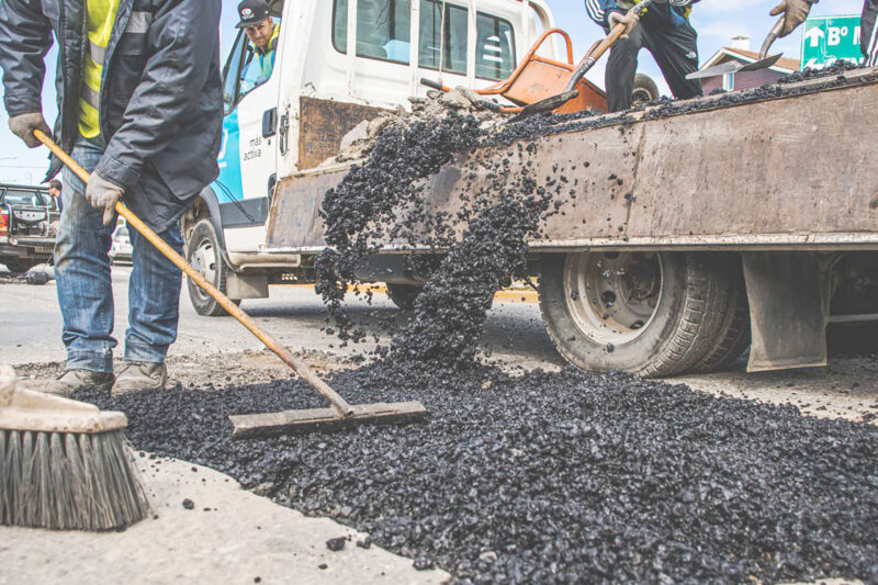 La Municipalidad de Ushuaia realiza trabajos de bacheo en la ciudad ...