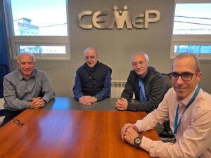 El especialista en terapia intensiva y presidente de la Federación Mundial de Terapia Intensiva, Néstor Raimondi, el médico urólogo Claudio Apóstolo, el propietario Francisco De Bello, y Sebastian De Bello.